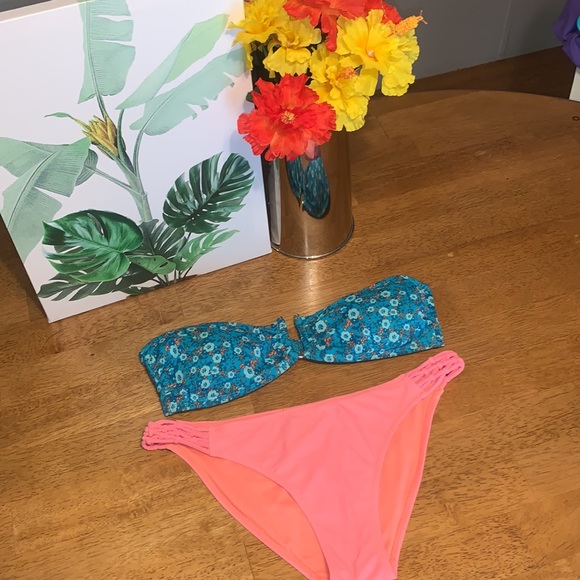 🌻5/$15Kirra Sz Large strapless bikini top and Rue Bleu Sz Large contrasting bo… - Picture 9 of 9